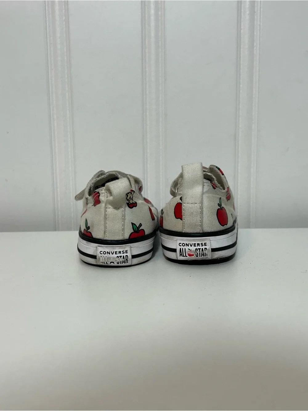 Converse ctas low strap Kids Apple Print Canvas Sneakers - White/Red